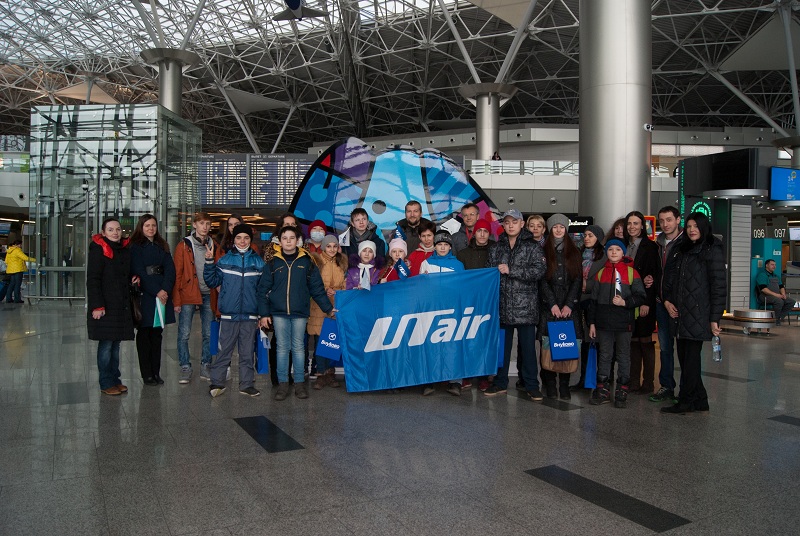Международный аэропорт Внуково совместно с авиакомпанией «ЮТэйр» провел экскурсию для детей – подопечных фонда «Подари жизнь» | Международный аэропорт Внуково