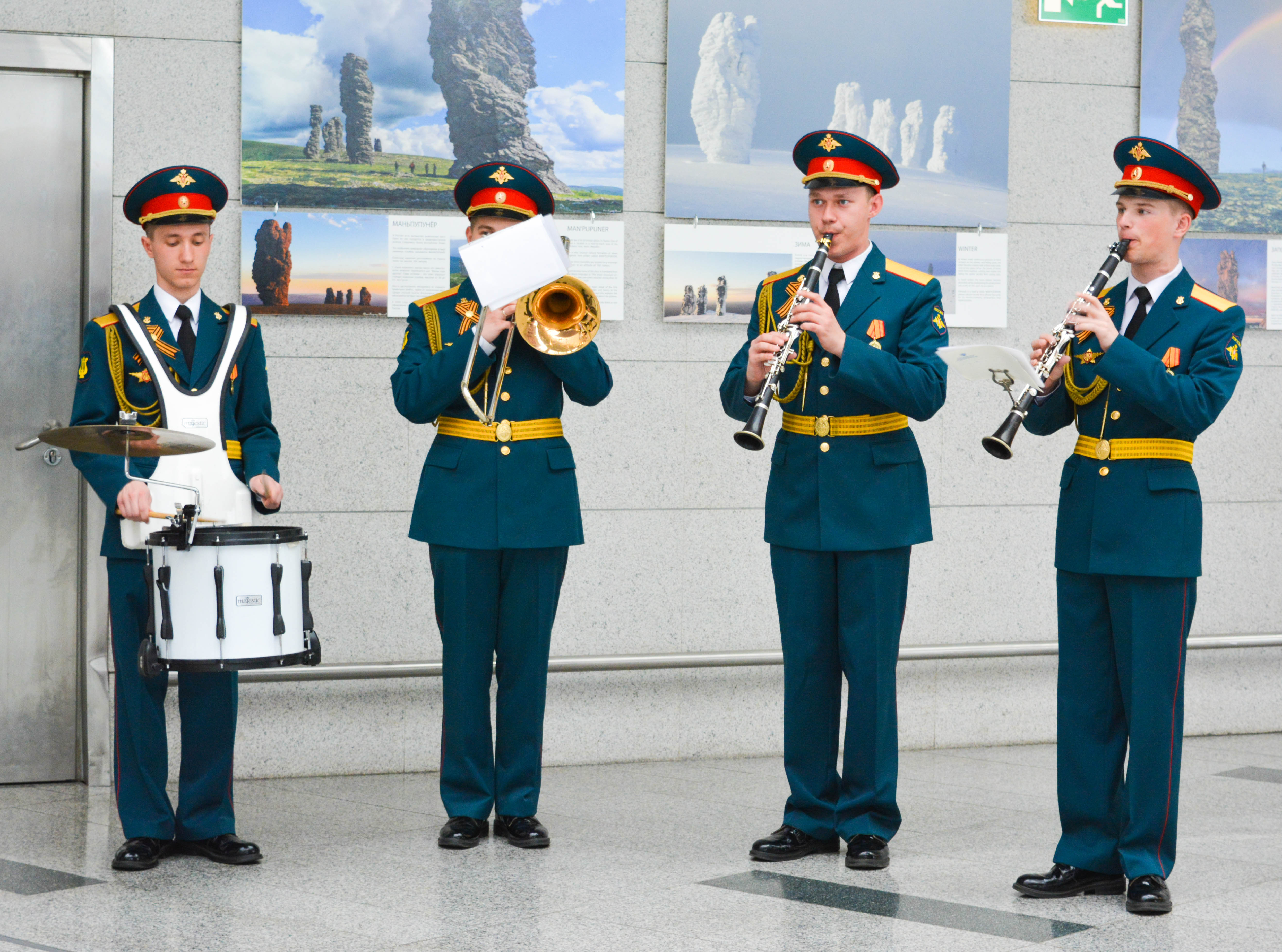 В аэропорту Внуково открылась фотовыставка «Армия России» | Международный аэропорт Внуково
