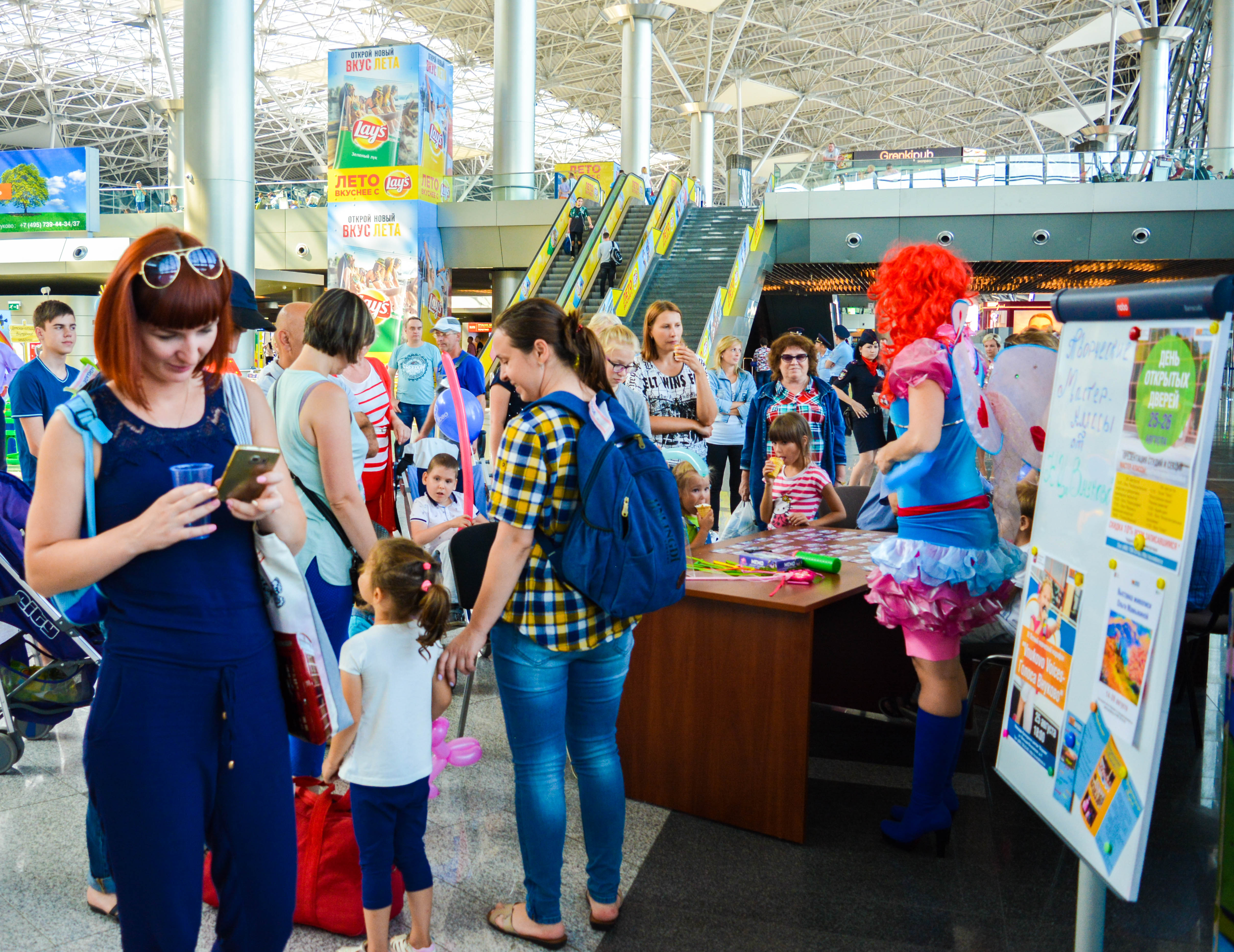 В аэропорту Внуково прошел День юного авиатора, посвященный Дню Воздушного Флота РФ | Международный аэропорт Внуково