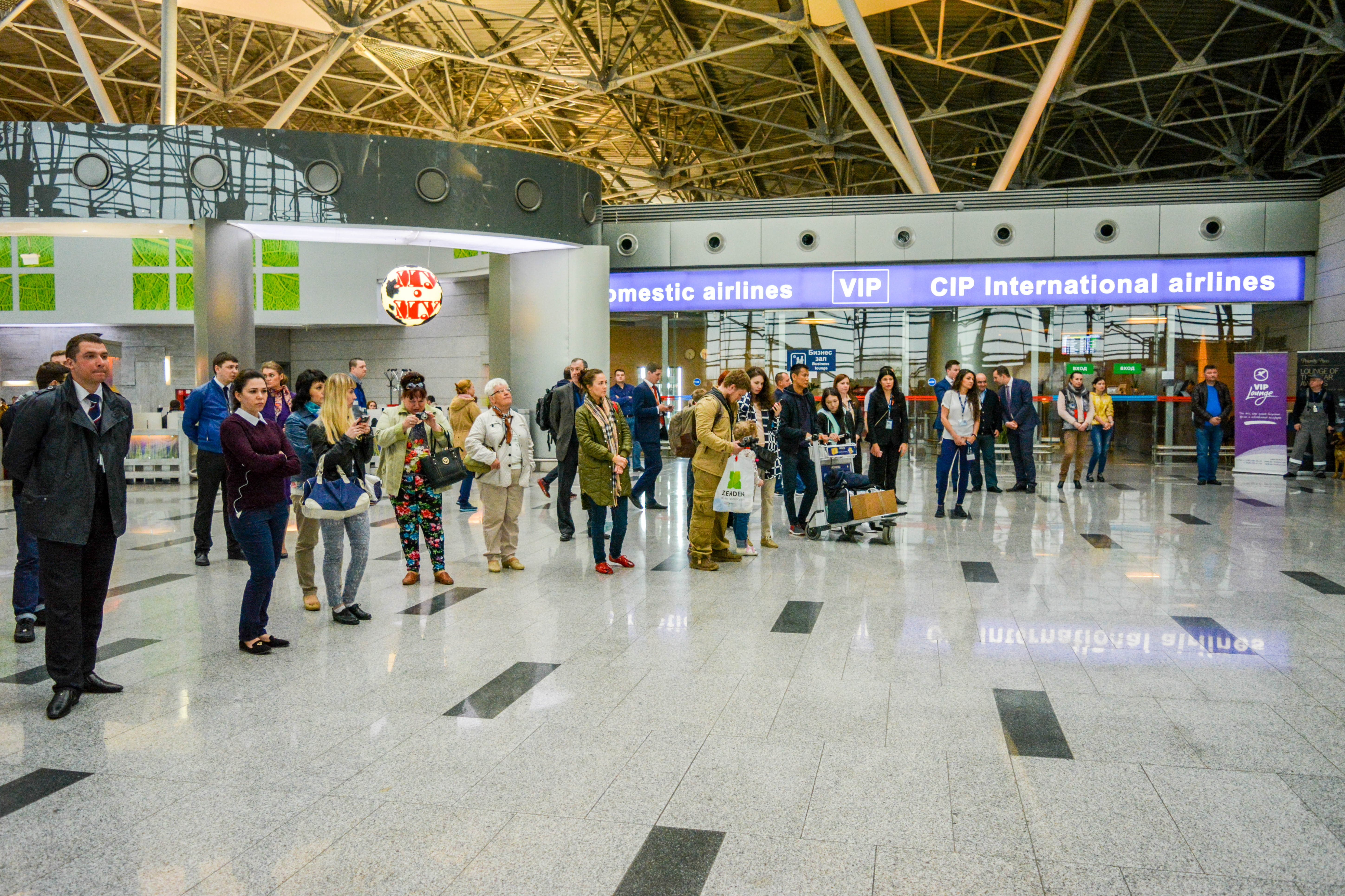 В аэропорту Внуково открылась фотовыставка «Армия России» | Международный аэропорт Внуково