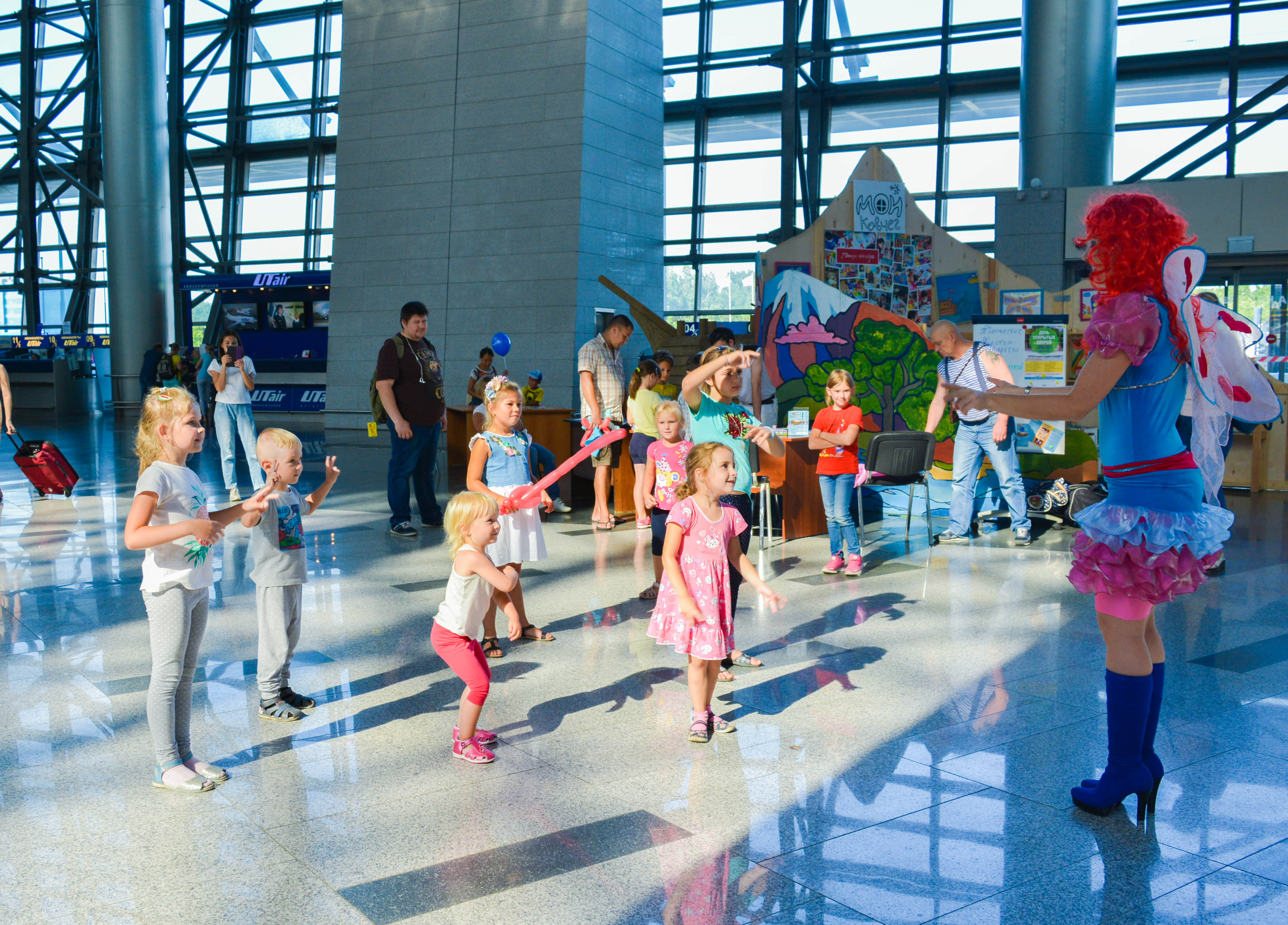 В аэропорту Внуково прошел День юного авиатора, посвященный Дню Воздушного Флота РФ | Международный аэропорт Внуково
