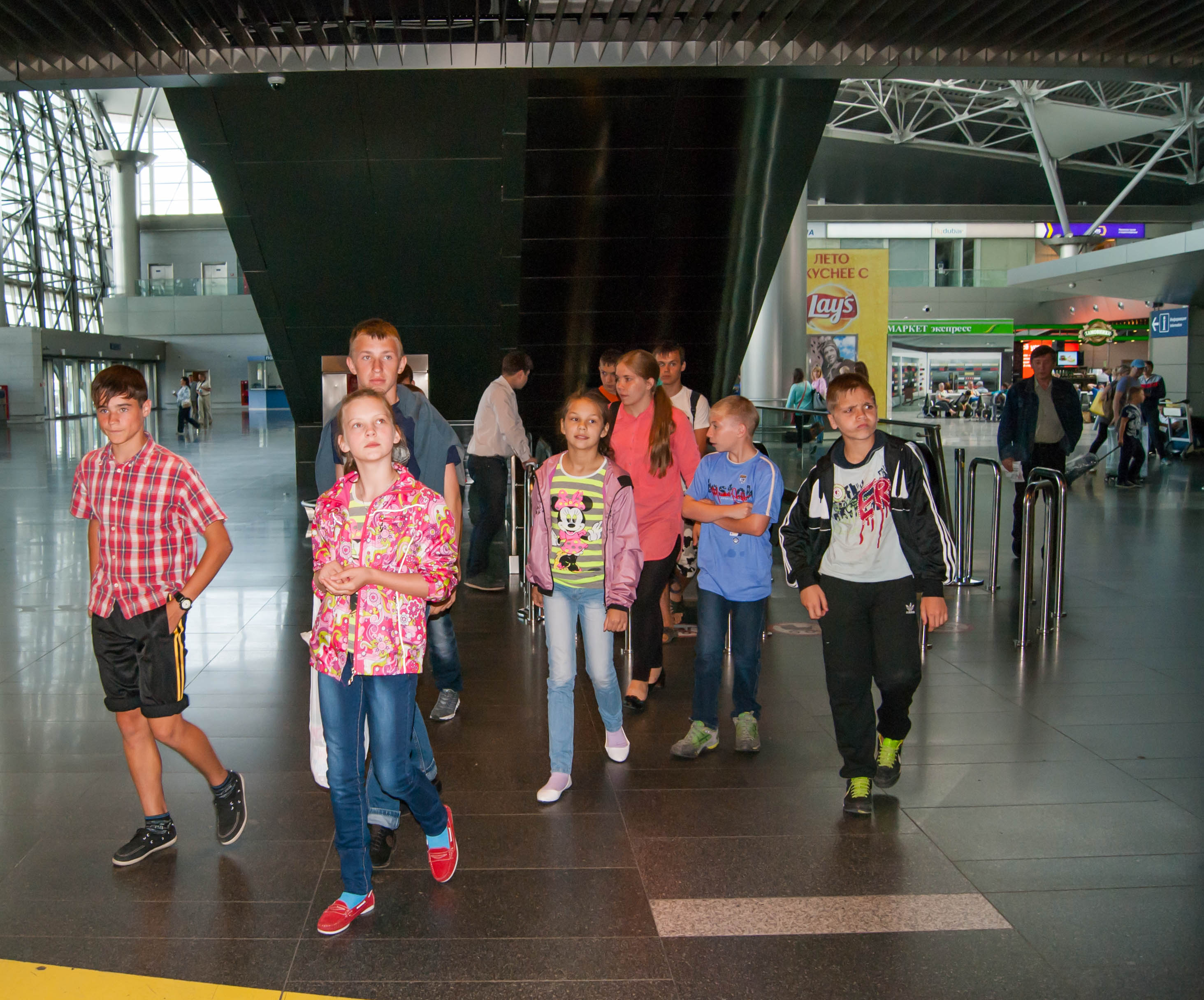 В аэропорту Внуково прошла благотворительная акция «Покажи Родину детям» | Международный аэропорт Внуково