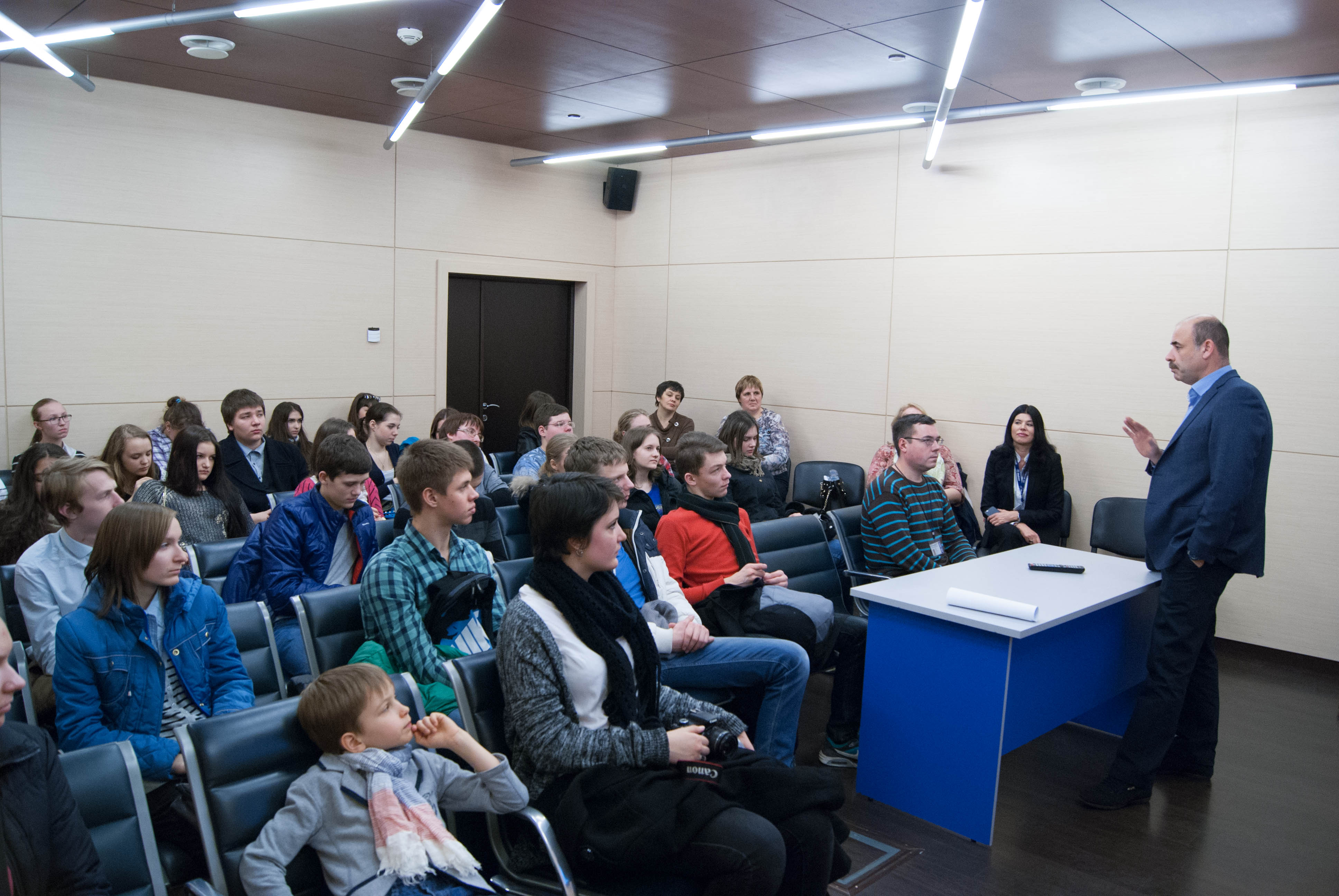 Аэропорт Внуково поддерживает программу профессиональной ориентации школьников | Международный аэропорт Внуково