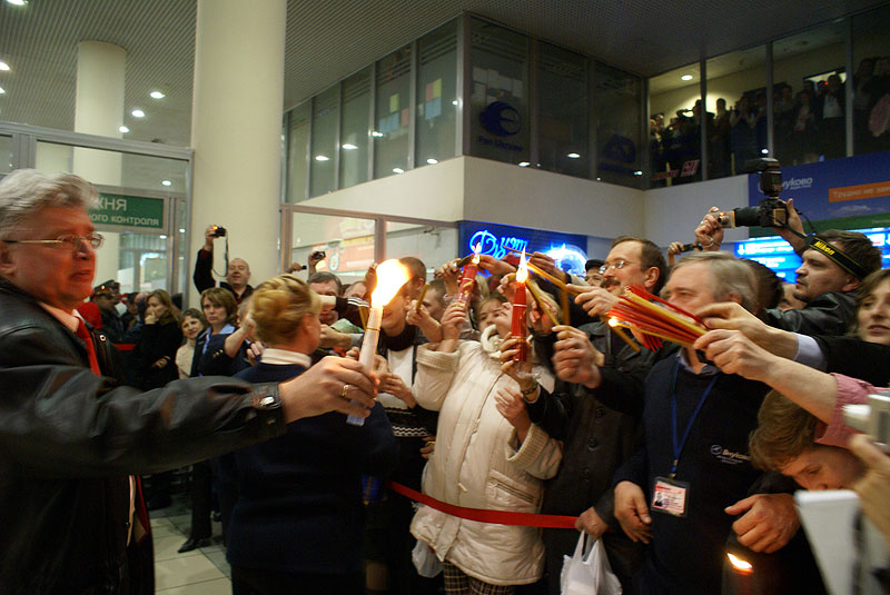 Аэропорт Внуково в канун православной Пасхи встретил Благодатный огонь из Иерусалима | Международный аэропорт Внуково