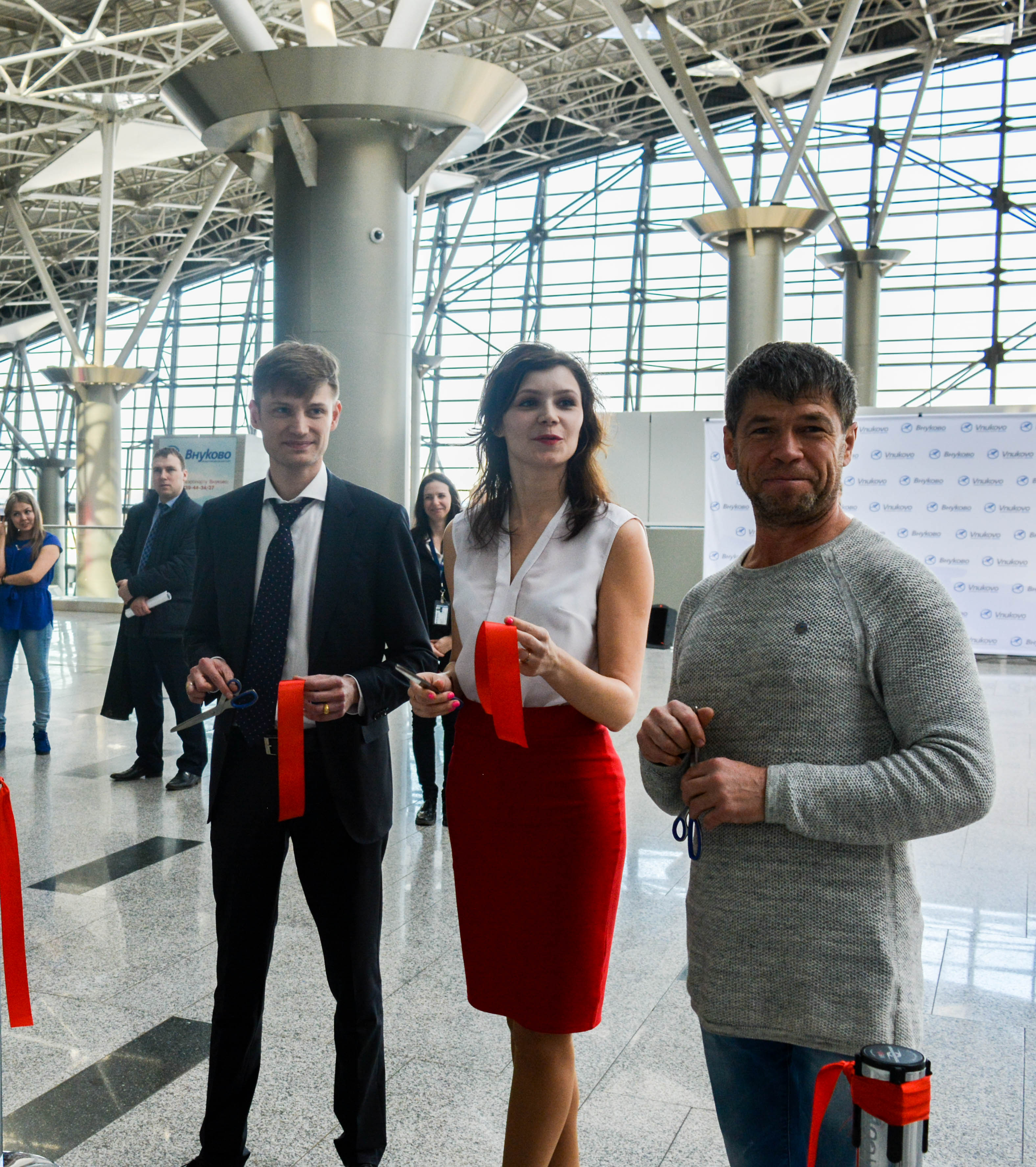 В аэропорту открылась фотовыставка «Маньпупунер – гора малых идолов» | Международный аэропорт Внуково