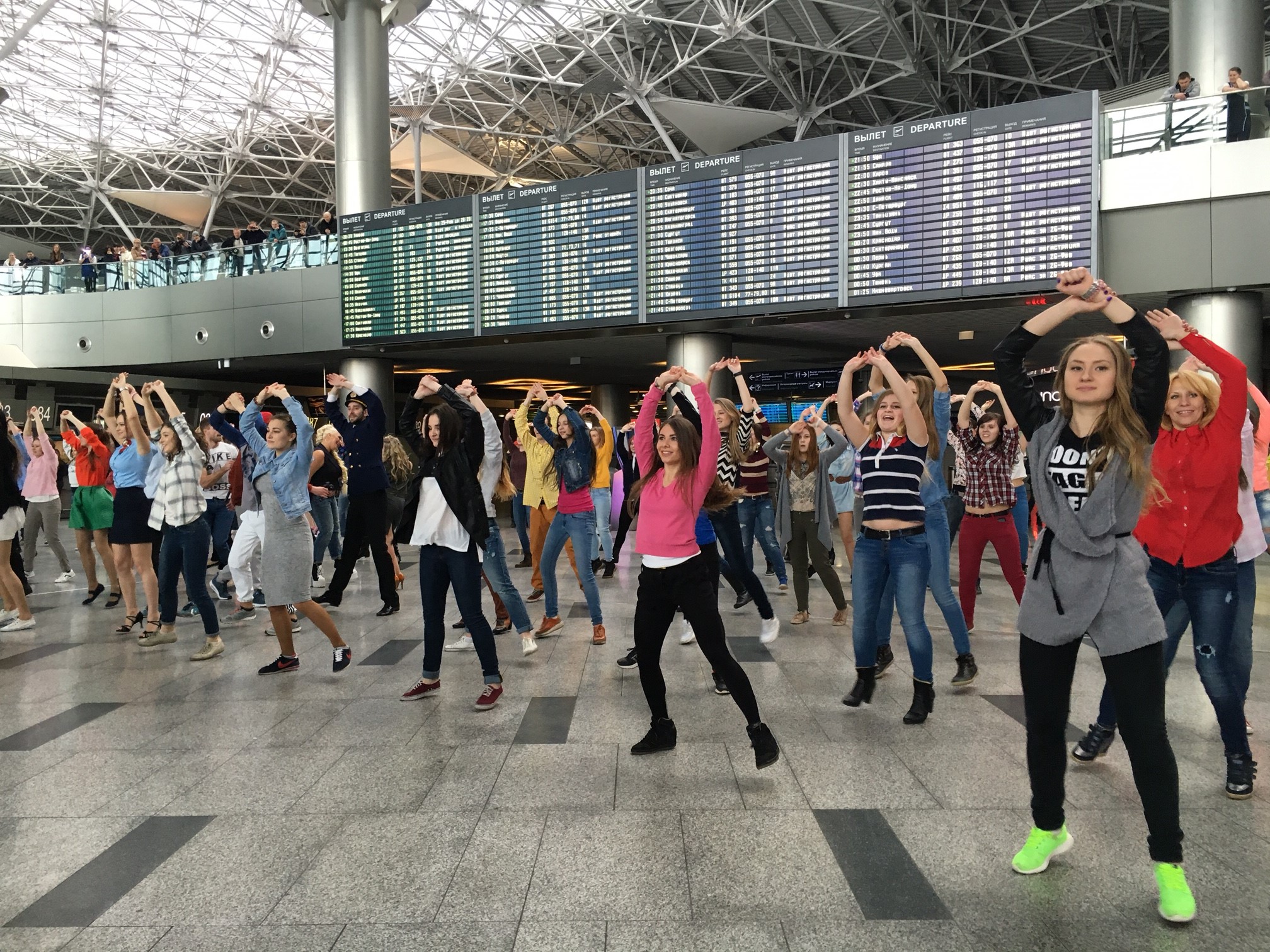 «Танцуй, Москва»: незабываемый флешмоб во Внуково | Международный аэропорт Внуково