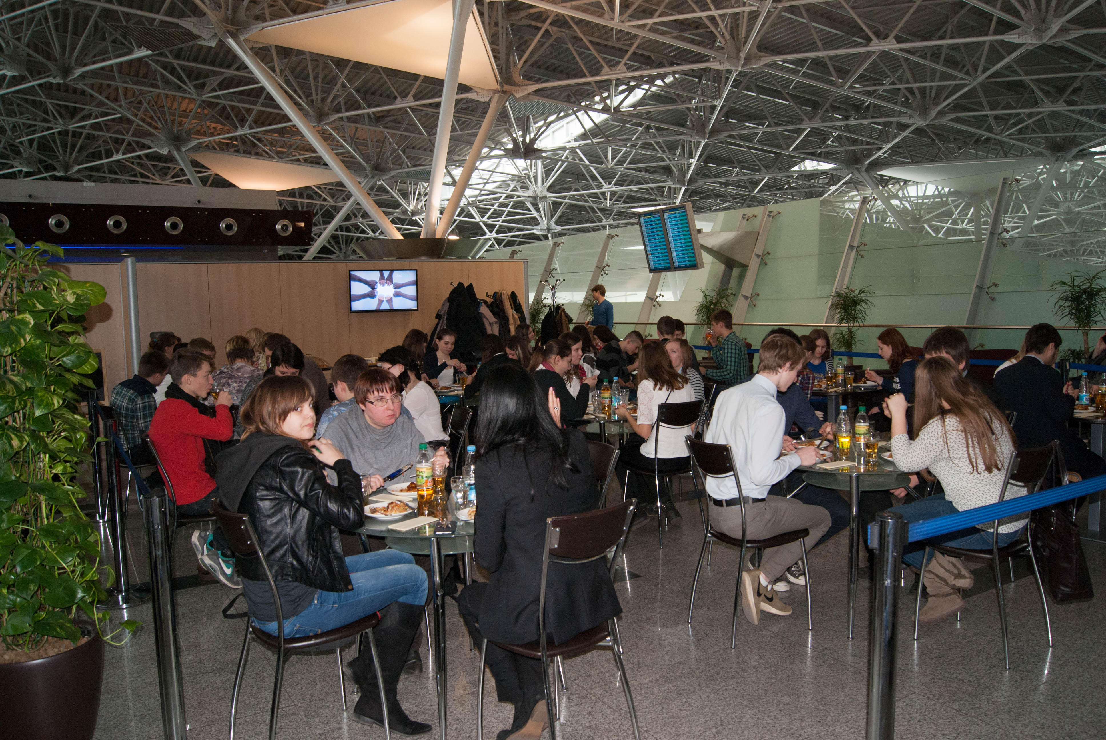 Аэропорт Внуково поддерживает программу профессиональной ориентации школьников | Международный аэропорт Внуково