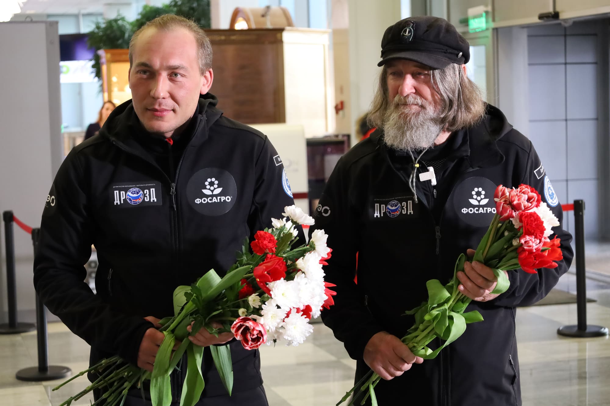 Во Внуково-3 встретили участников рекордного полета на воздушном шаре Федора Конюхова и Ивана Меняйло