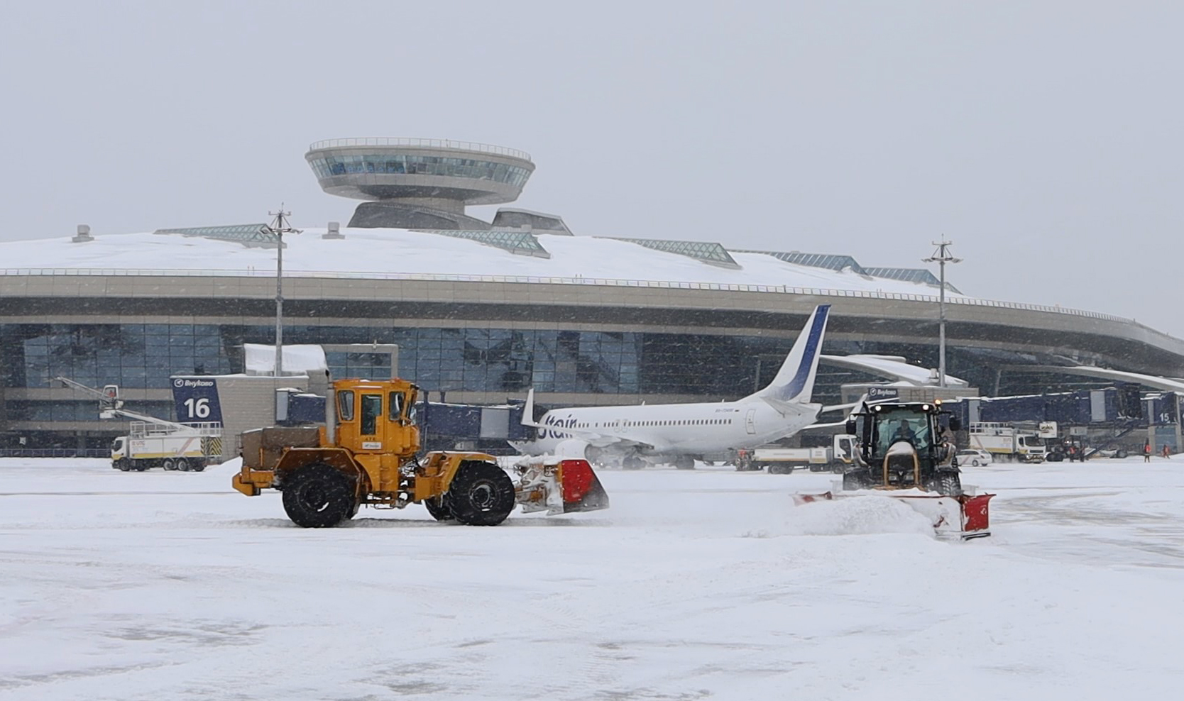Штатная работа Международного аэропорта Внуково в период сложных погодных условий