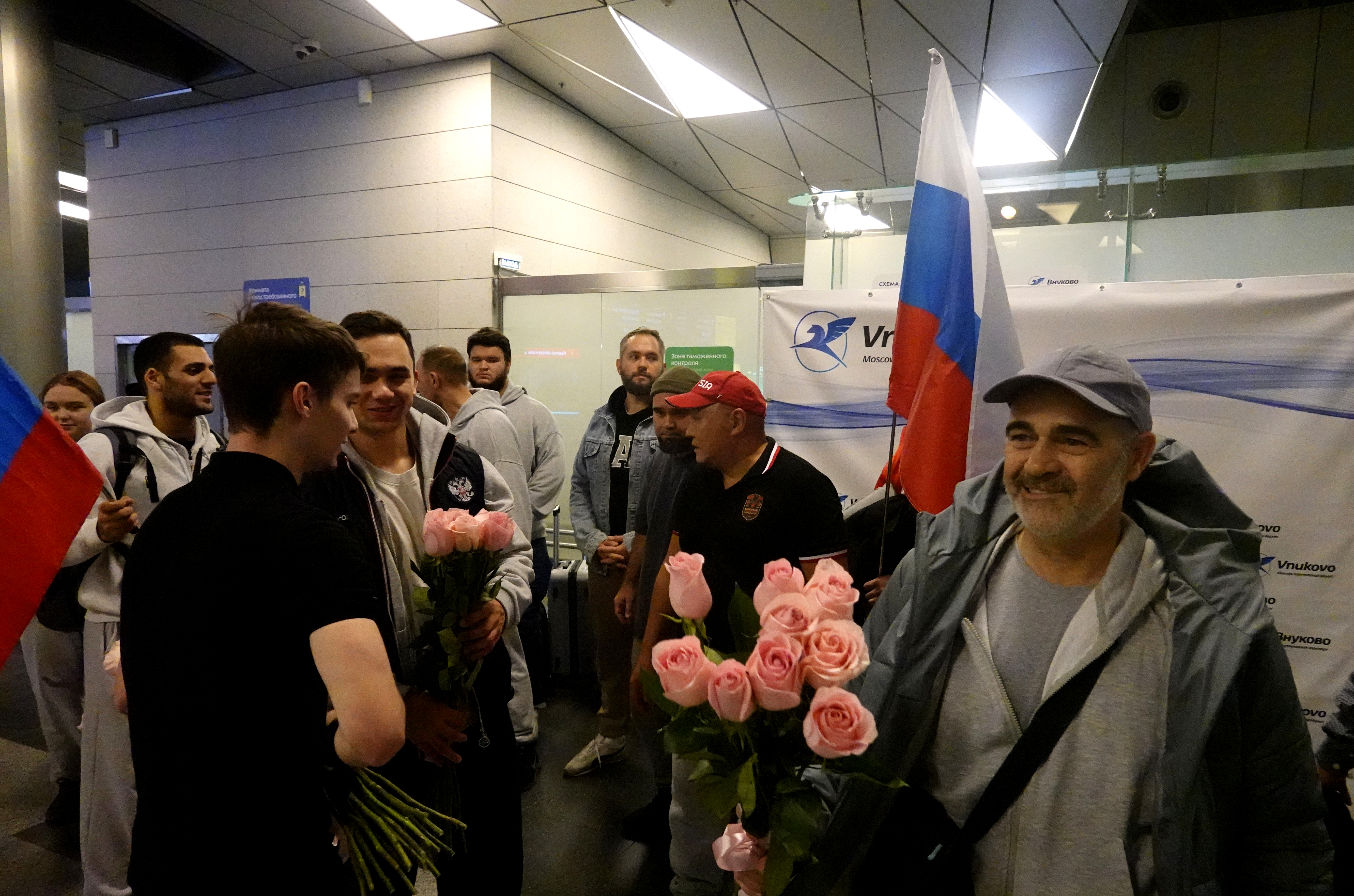 Российские тяжелоатлеты-юниоры прилетели во Внуково с медалями и рекордами чемпионата Европы