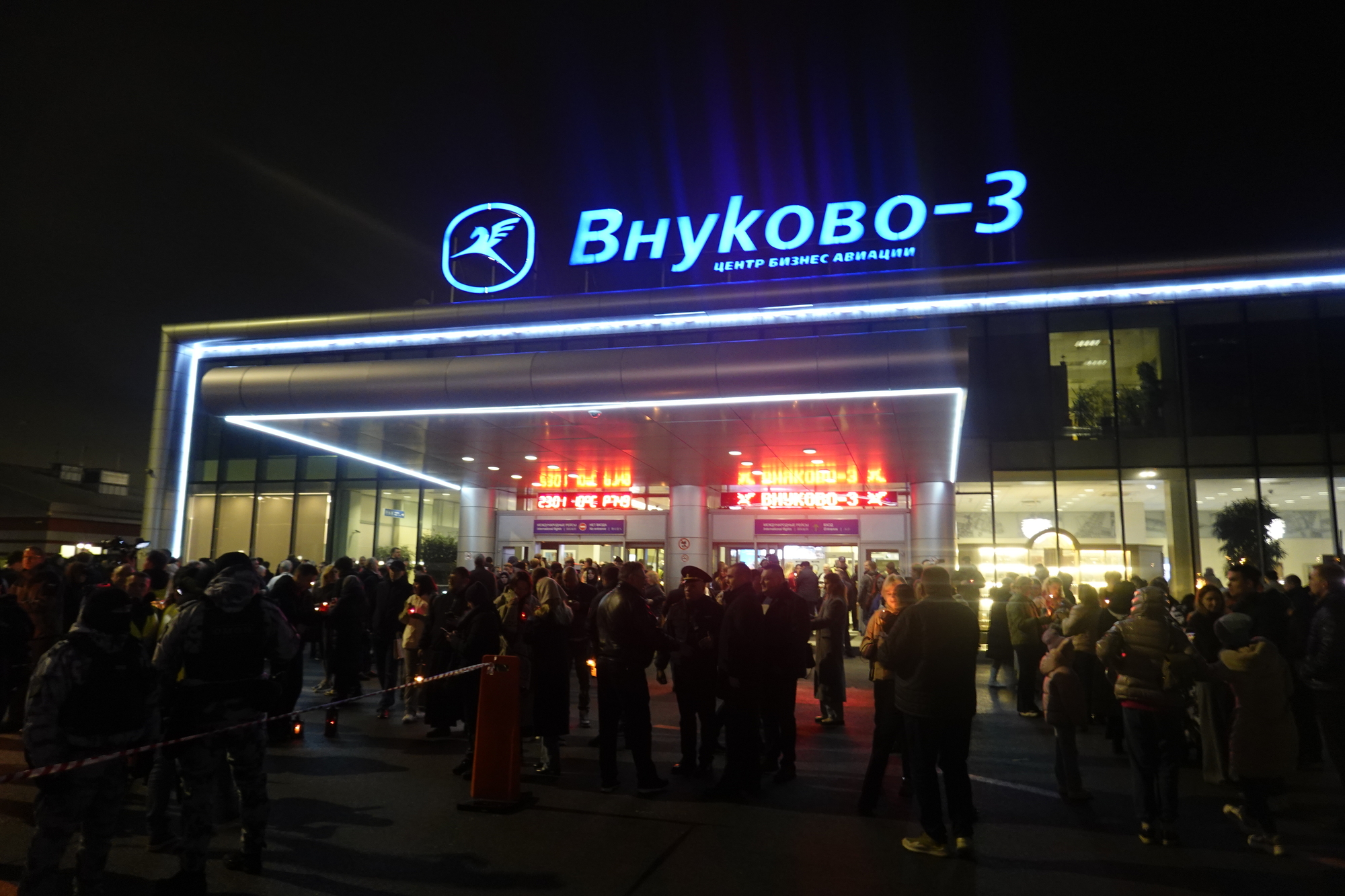 В канун Пасхи во Внуково-3 прибыл Благодатный огонь из Иерусалима