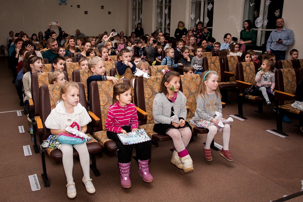В аэропорту Внуково прошла новогодняя Елка для детей сотрудников аэропорта | Международный аэропорт Внуково