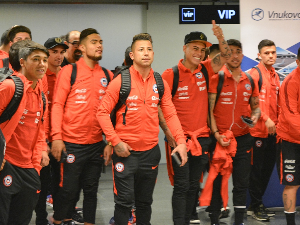 Аэропорт Внуково встретил сборную команду Чили, прилетевшую на Кубок Конфедераций FIFA 2017 | Международный аэропорт Внуково