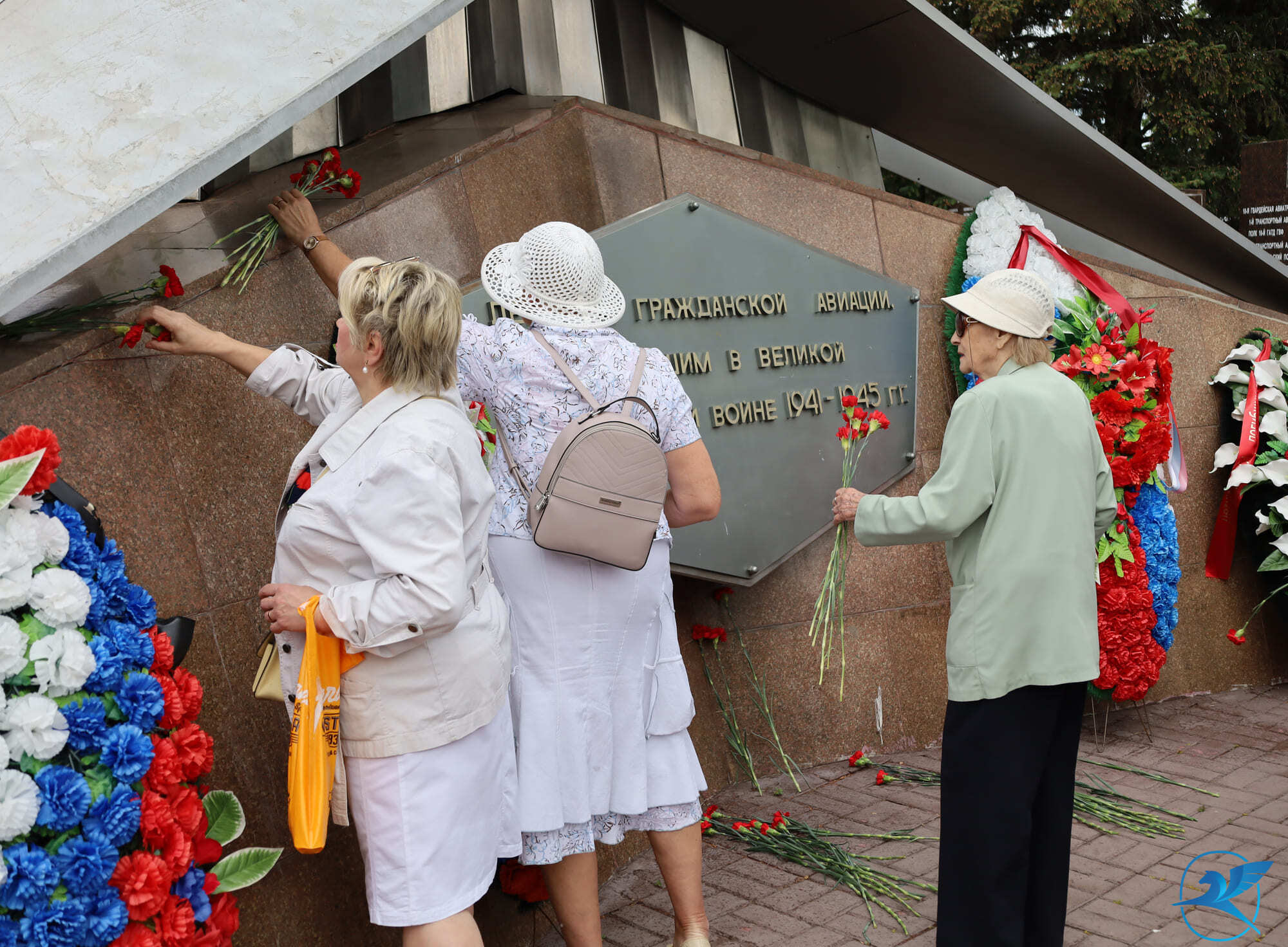 Международный аэропорт Внуково принял участие в мемориальных мероприятиях в День памяти и скорби | Международный аэропорт Внуково